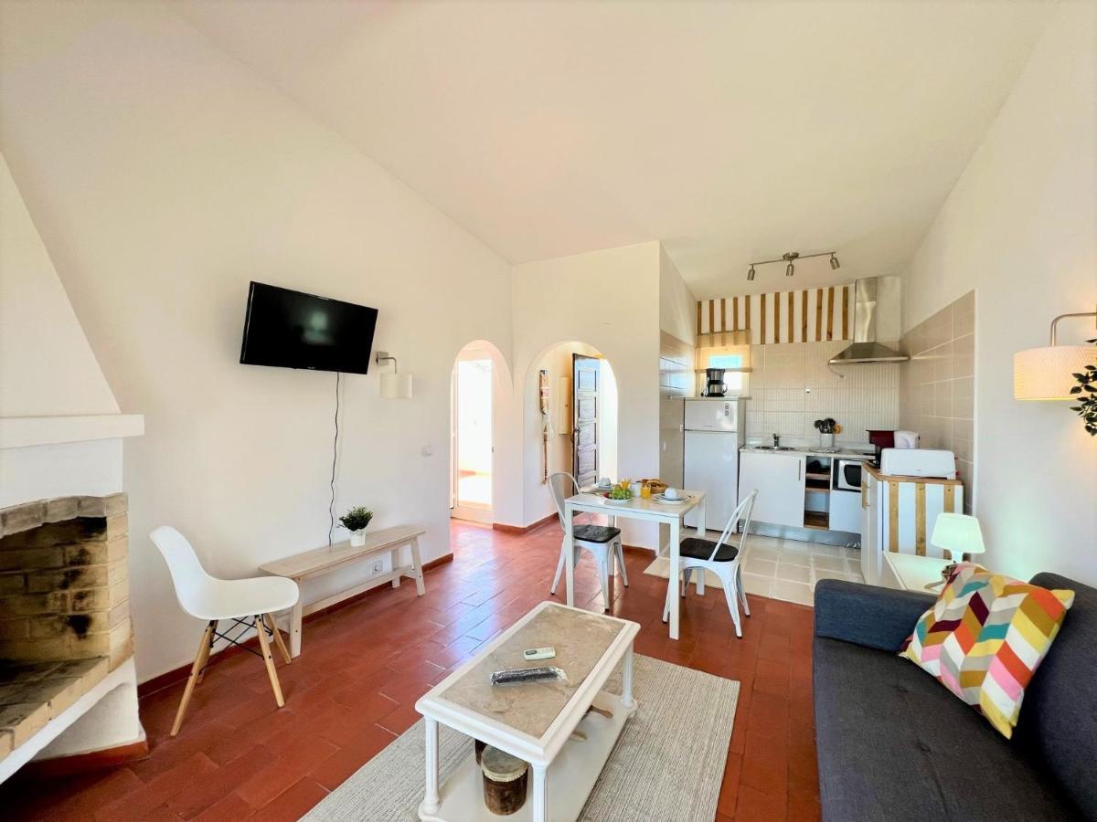 Armacao De Pera Twins 1 By Homing Apartment Luaran gambar